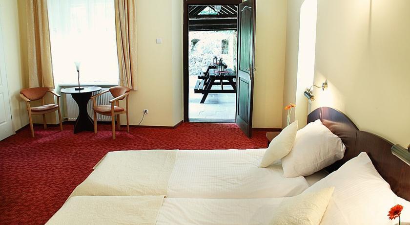 Hotel Przy Oslej Bramie Wałbrzych Esterno foto