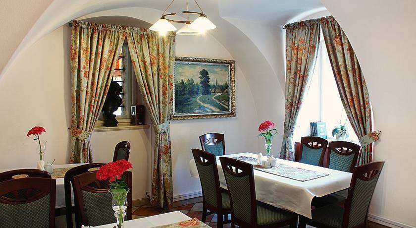 Hotel Przy Oslej Bramie Wałbrzych Esterno foto